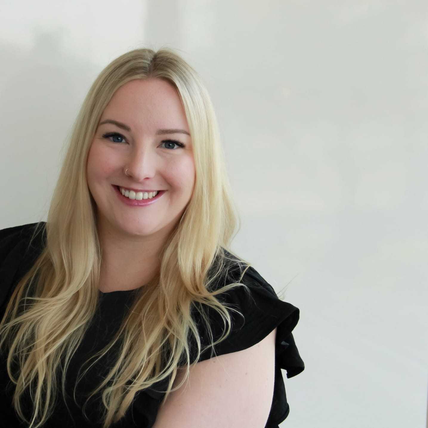 Portrait of Elle S, a professional stylist at Design 1 Salon & Spa, showcasing their expertise and style.