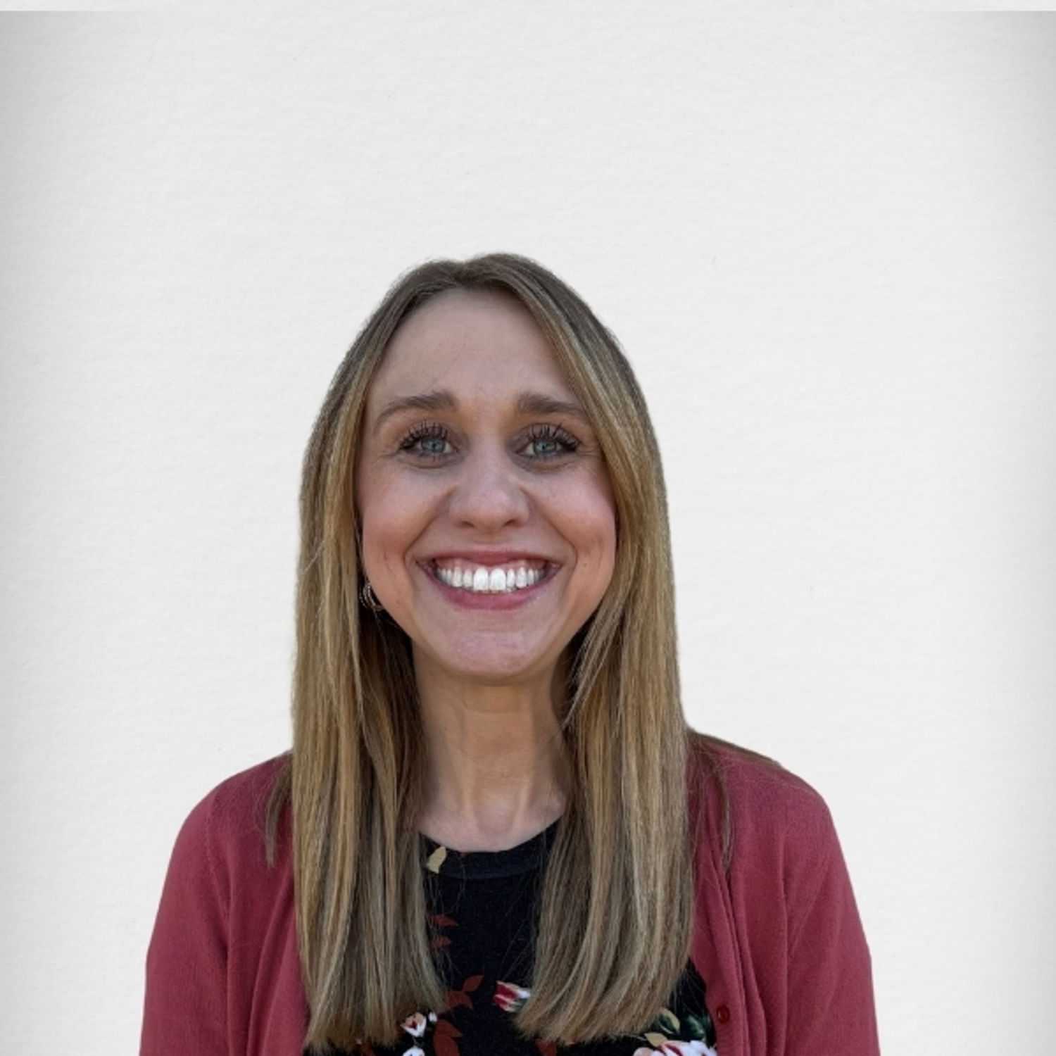 Portrait of Lo V, a professional stylist at Design 1 Salon & Spa, showcasing their expertise and style.