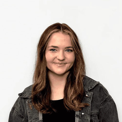 Portrait of Taylor O, a professional stylist at Design 1 Salon & Spa, showcasing their expertise and style.
