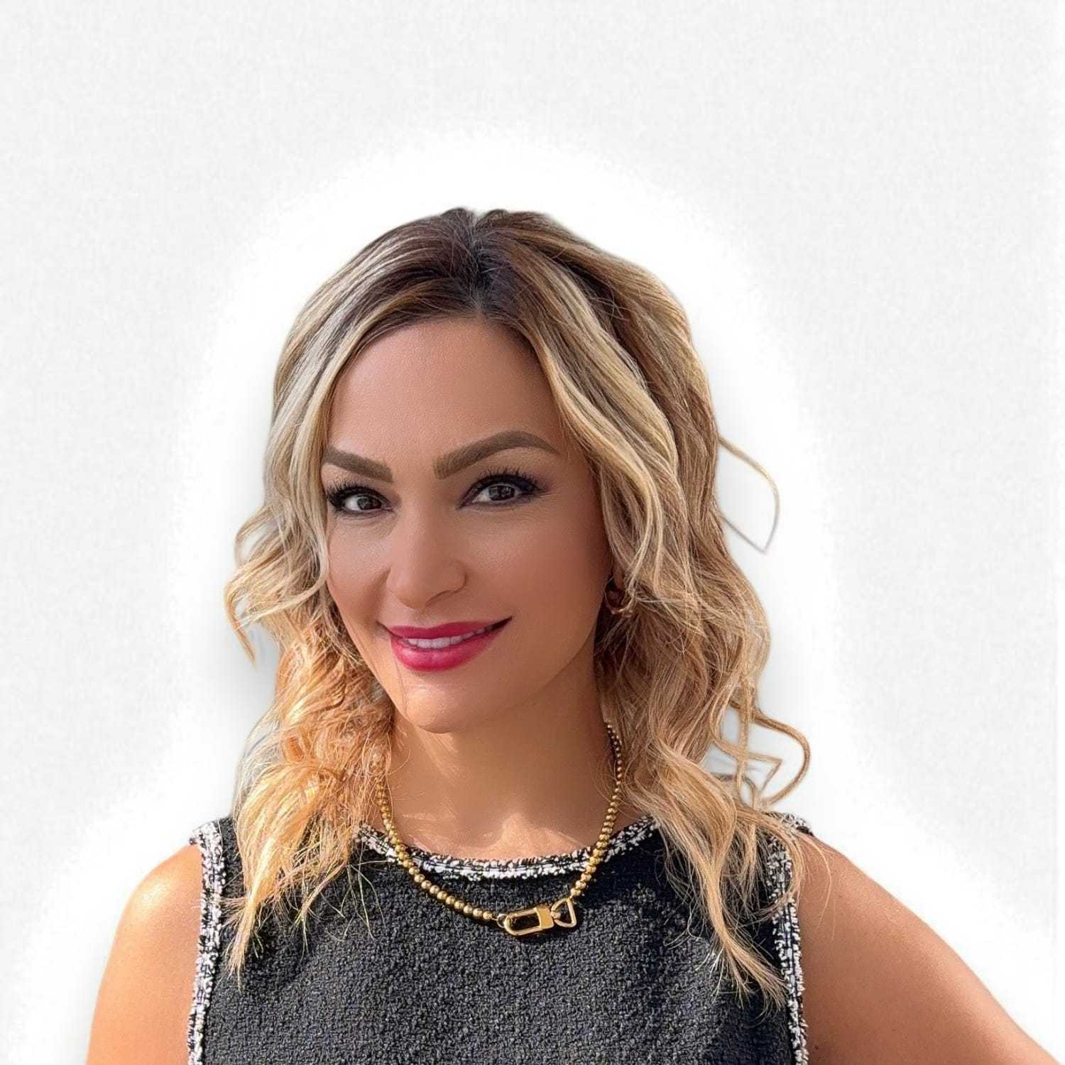 Portrait of Roxy O, a professional stylist at Design 1 Salon & Spa, showcasing their expertise and style.