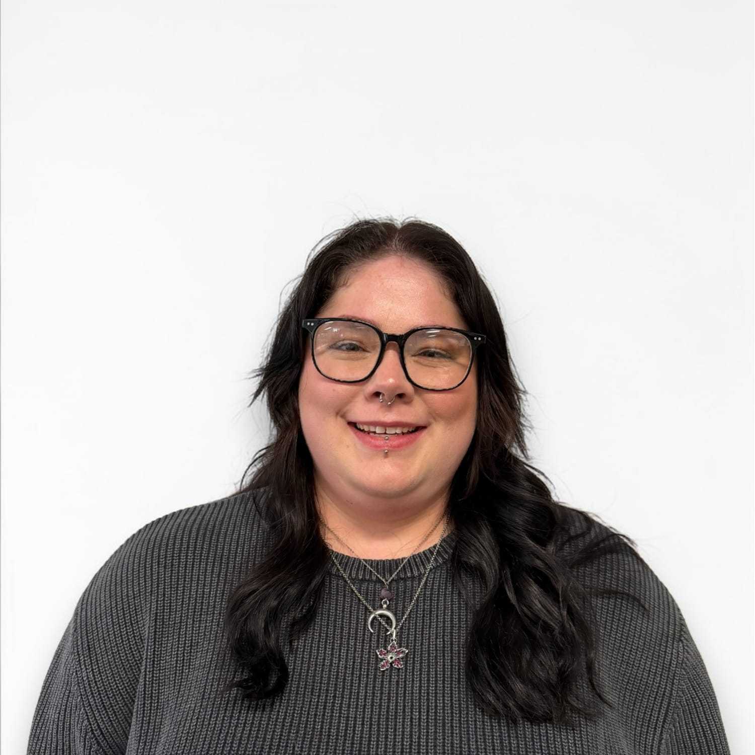 Portrait of Nakoma L, a professional stylist at Design 1 Salon & Spa, showcasing their expertise and style.