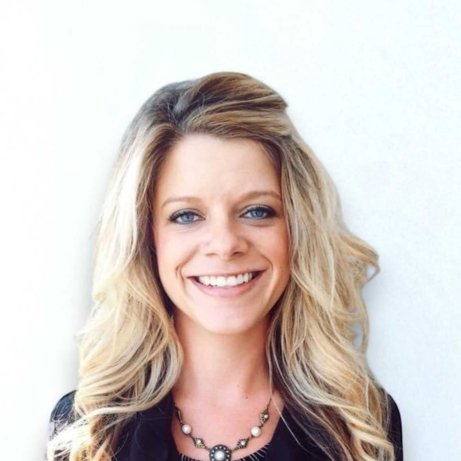 Portrait of Mandy P, a professional stylist at Design 1 Salon & Spa, showcasing their expertise and style.